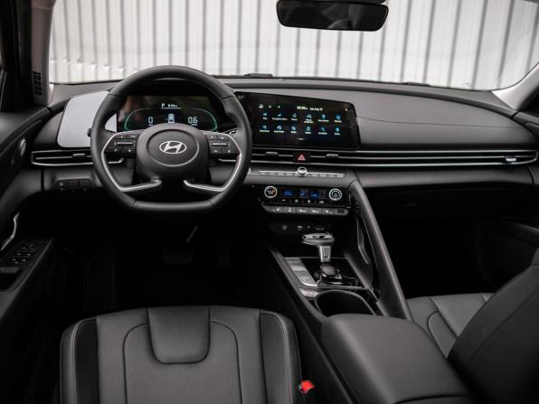 Hyundai Elantra VII (CN7) Рестайлинг с пробегом 2024 года, цена 2 649 000 рублей, 1726 км, седан, Автокод Объявления