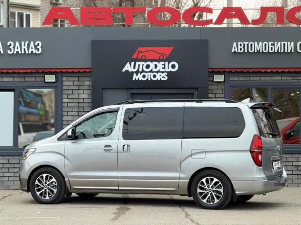 Hyundai Grand Starex I Рестайлинг 2 с пробегом 2018 года, цена 3 590 000 рублей, 90451 км, минивэн, Автокод Объявления