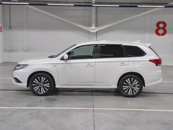 Mitsubishi Outlander III Рестайлинг 3 с пробегом 2022 года, цена 2 580 000 рублей, 69002 км, внедорожник, Автокод Объявления