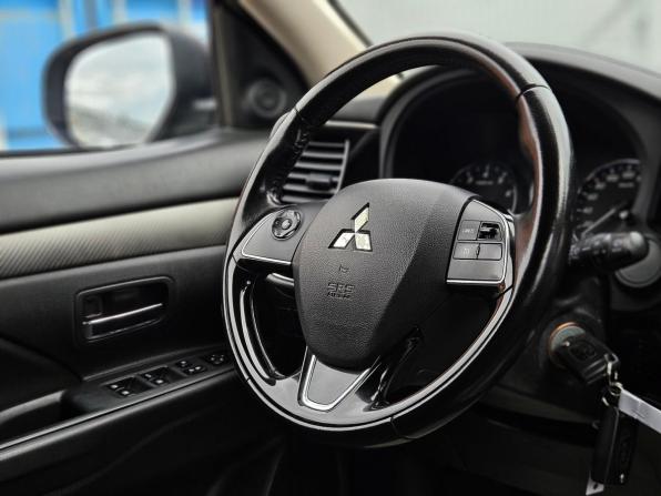 Mitsubishi Outlander III Рестайлинг 2 с пробегом 2017 года, цена 1 999 000 рублей, 91500 км, внедорожник, Автокод Объявления