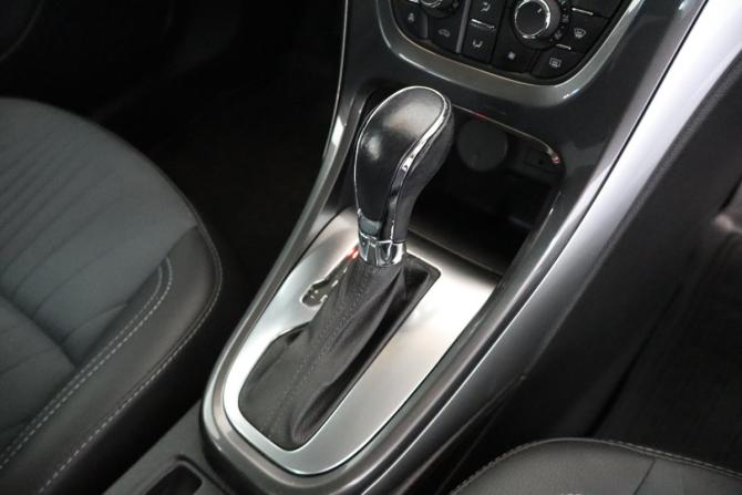Opel Astra J Рестайлинг с пробегом 2013 года, цена 849 000 рублей, 157000 км, седан, Автокод Объявления