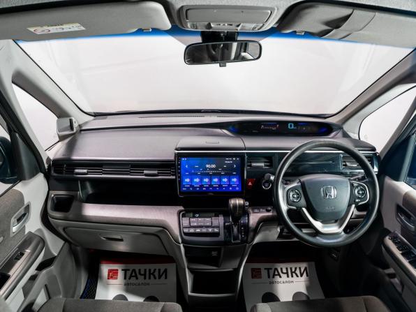 Honda Stepwgn V с пробегом 2017 года, цена 1 530 000 рублей, 205314 км, минивэн, Автокод Объявления