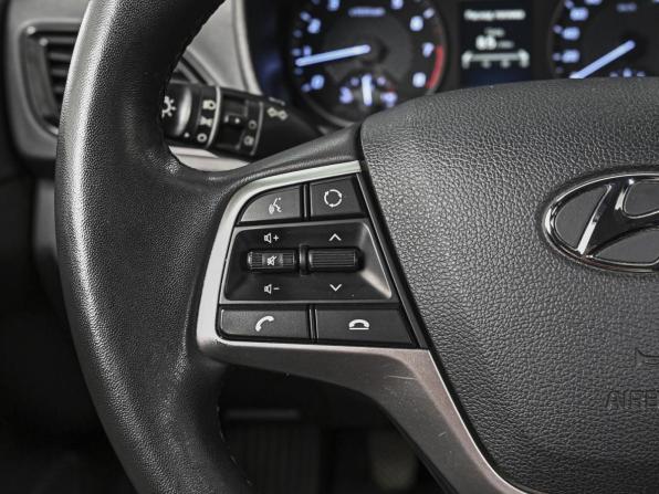 Hyundai Solaris II Рестайлинг с пробегом 2021 года, цена 1 630 000 рублей, 71110 км, седан, Автокод Объявления