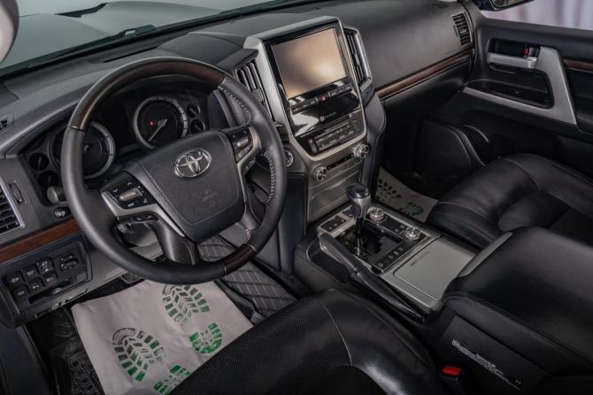 Toyota Land Cruiser 200 Series Рестайлинг 2 с пробегом 2018 года, цена 6 699 000 рублей, 155000 км, внедорожник, Автокод Объявления