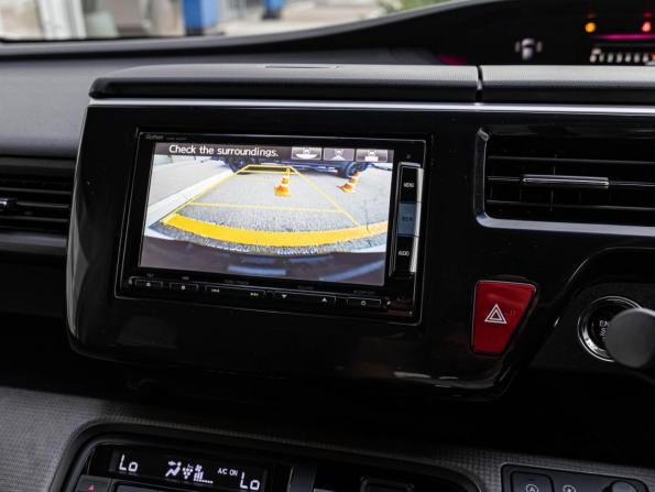Honda Stepwgn V с пробегом 2015 года, цена 1 819 000 рублей, 111036 км, минивэн, Автокод Объявления
