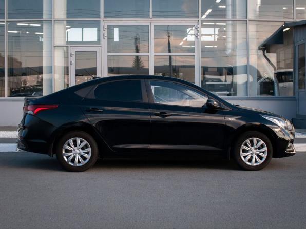 Hyundai Solaris II с пробегом 2017 года, цена 1 220 000 рублей, 121952 км, седан, Автокод Объявления