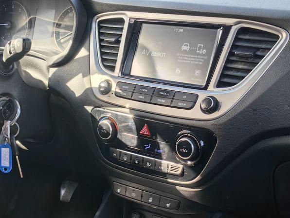 Hyundai Solaris II с пробегом 2019 года, цена 749 000 рублей, 255000 км, седан, Автокод Объявления