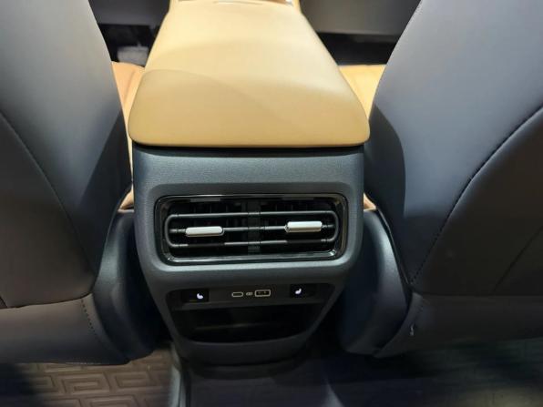Geely EX5 Гибрид с пробегом 2026 года, цена 3 399 000 рублей, 11911 км, внедорожник, Автокод Объявления