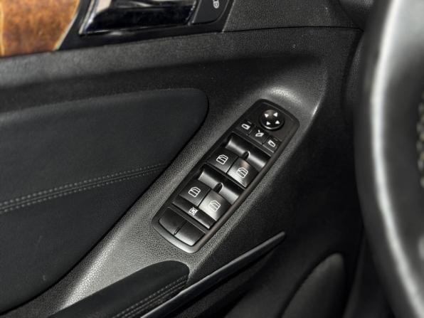 Mercedes-Benz M-Класс II (W164) Рестайлинг с пробегом 2010 года, цена 1 399 000 рублей, 27762 км, внедорожник, Автокод Объявления