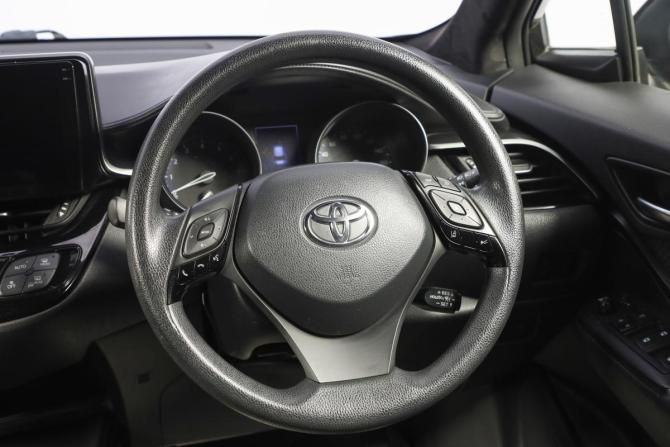 Toyota C-HR I Рестайлинг с пробегом 2019 года, цена 1 949 000 рублей, 114001 км, внедорожник, Автокод Объявления