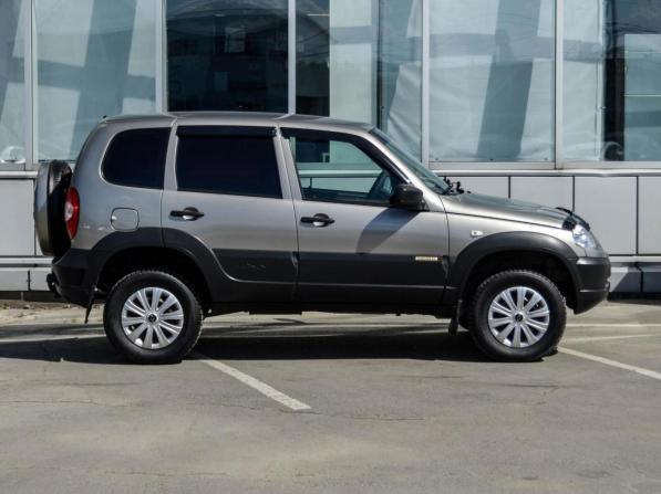 Chevrolet Niva I Рестайлинг с пробегом 2017 года, цена 765 000 рублей, 93532 км, внедорожник, Автокод Объявления