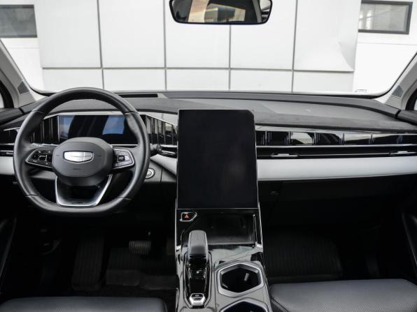 Geely Atlas II с пробегом 2024 года, цена 3 280 000 рублей, 30720 км, внедорожник, Автокод Объявления