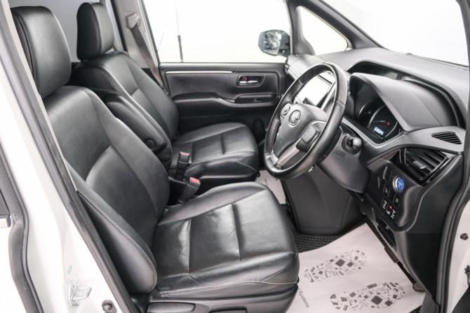 Toyota Esquire I с пробегом 2014 года, цена 1 849 000 рублей, 222000 км, минивэн, Автокод Объявления