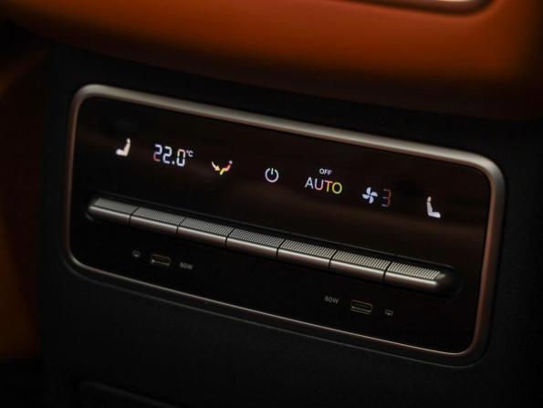 Li Auto (Lixiang) L7 I с пробегом 2024 года, цена 5 590 000 рублей, 80971 км, внедорожник, Автокод Объявления