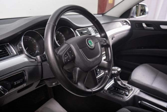 Skoda Superb II с пробегом 2012 года, цена 1 079 000 рублей, 202500 км, лифтбек, Автокод Объявления
