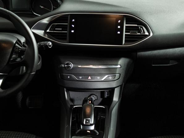 Peugeot 308 II Рестайлинг с пробегом 2018 года, цена 1 299 700 рублей, 176958 км, универсал, Автокод Объявления