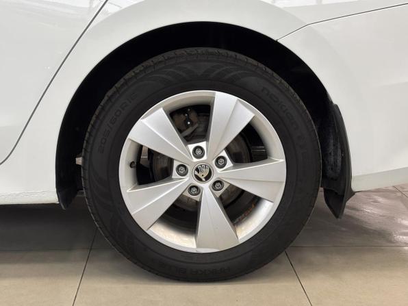 Skoda Octavia IV (A8) с пробегом 2021 года, цена 2 259 000 рублей, 58800 км, лифтбек, Автокод Объявления