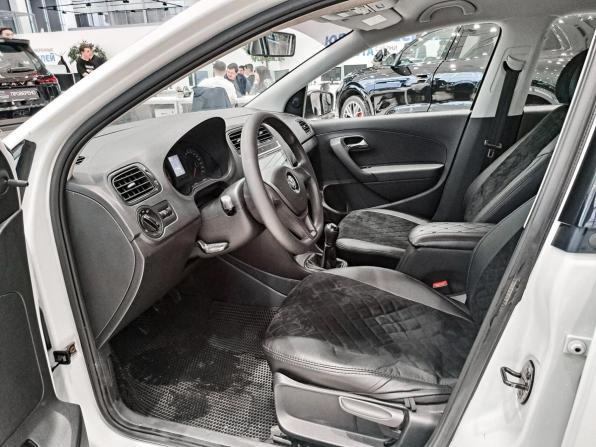 Volkswagen Polo V Рестайлинг с пробегом 2017 года, цена 1 190 000 рублей, 91340 км, седан, Автокод Объявления