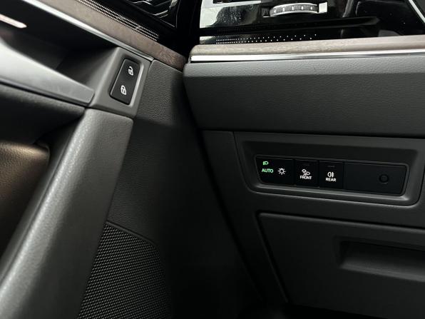 Volkswagen Touareg III с пробегом 2019 года, цена 5 490 000 рублей, 104028 км, внедорожник, Автокод Объявления