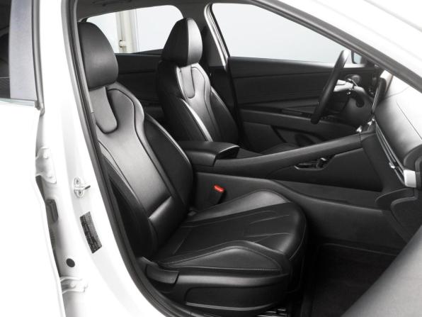 Hyundai Elantra VII (CN7) Рестайлинг с пробегом 2023 года, цена 2 180 000 рублей, 32044 км, седан, Автокод Объявления