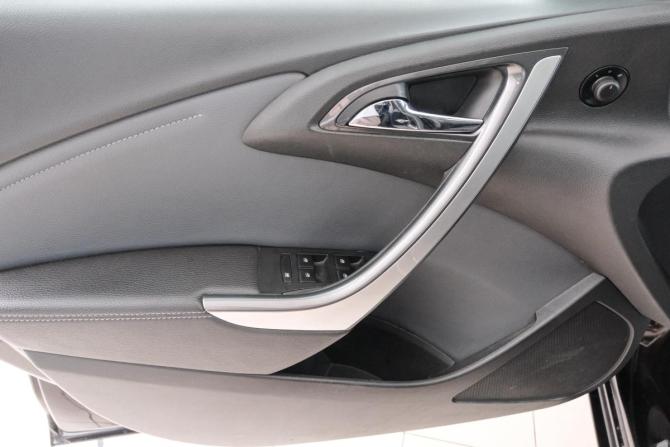 Opel Astra J Рестайлинг с пробегом 2014 года, цена 829 000 рублей, 176000 км, седан, Автокод Объявления