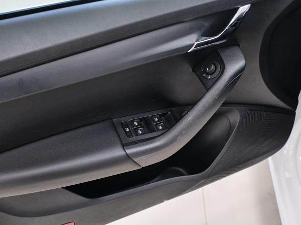 Skoda Octavia III (A7) Рестайлинг с пробегом 2023 года, цена 2 033 000 рублей, 105300 км, лифтбек, Автокод Объявления