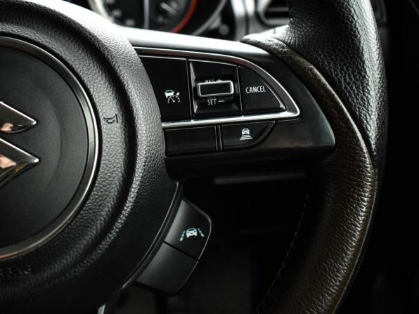 Suzuki Swift V с пробегом 2021 года, цена 1 379 000 рублей, 110390 км, хэтчбек, Автокод Объявления