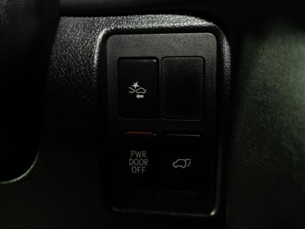 Lexus LX III Рестайлинг 2 с пробегом 2015 года, цена 6 990 000 рублей, 186300 км, внедорожник, Автокод Объявления