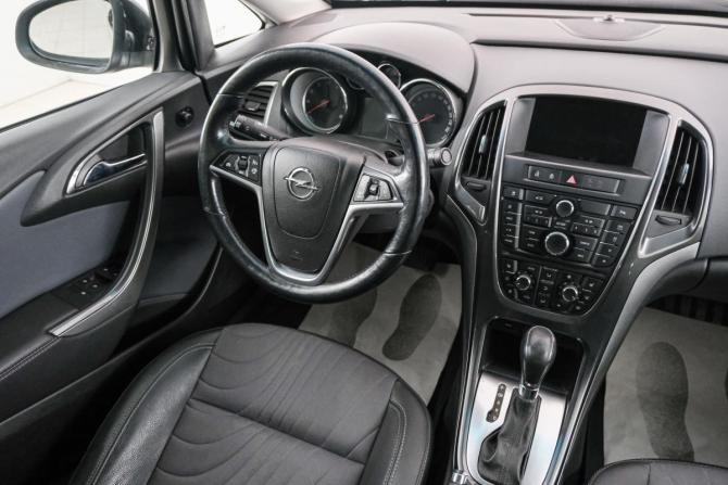Opel Astra J Рестайлинг с пробегом 2014 года, цена 929 000 рублей, 173000 км, седан, Автокод Объявления