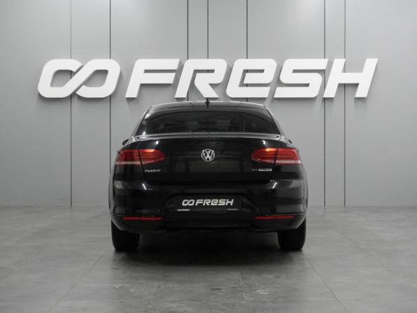 Volkswagen Passat B8 с пробегом 2017 года, цена 1 598 000 рублей, 140493 км, седан, Автокод Объявления