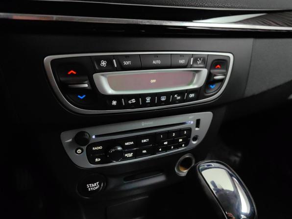 Renault Fluence I Рестайлинг с пробегом 2013 года, цена 519 000 рублей, 228702 км, седан, Автокод Объявления