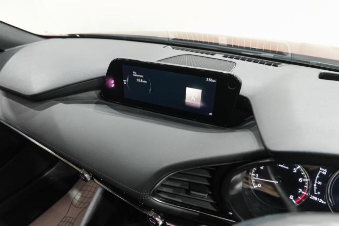 Mazda 3 IV (BP) с пробегом 2021 года, цена 1 869 000 рублей, 28000 км, хэтчбек, Автокод Объявления