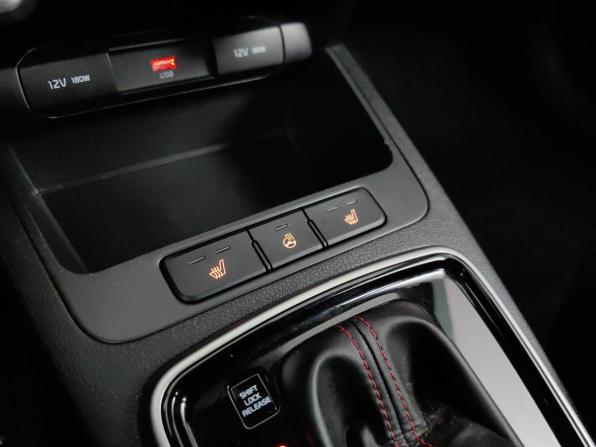 Kia Rio IV Рестайлинг с пробегом 2021 года, цена 1 835 000 рублей, 60000 км, хэтчбек, Автокод Объявления