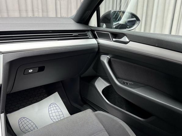 Volkswagen Passat B8 с пробегом 2018 года, цена 1 899 000 рублей, 127043 км, седан, Автокод Объявления