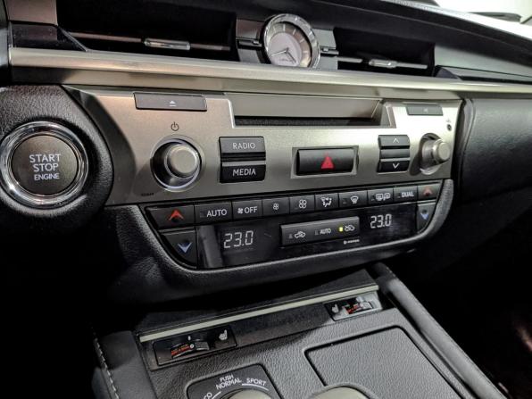 Lexus ES VI Рестайлинг с пробегом 2018 года, цена 2 850 000 рублей, 106321 км, седан, Автокод Объявления