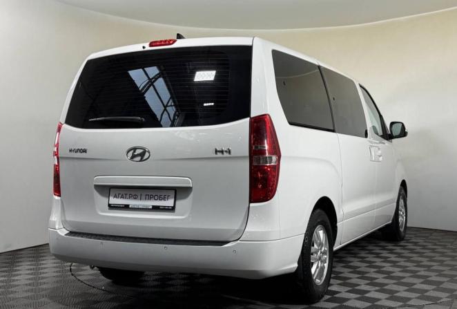 Hyundai H-1 II Рестайлинг 2 с пробегом 2021 года, цена 2 800 000 рублей, 115582 км, минивэн, Автокод Объявления
