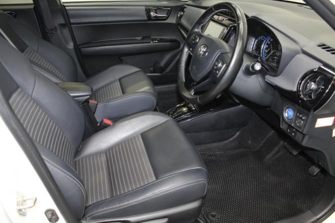 Toyota Corolla XI (E160 E170) Рестайлинг 2 с пробегом 2018 года, цена 1 429 000 рублей, 158000 км, универсал, Автокод Объявления