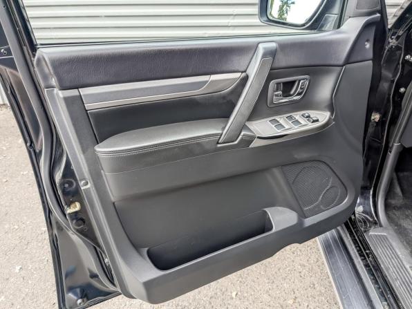 Mitsubishi Pajero IV Рестайлинг 2 с пробегом 2015 года, цена 2 495 000 рублей, 180471 км, внедорожник, Автокод Объявления