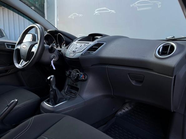 Ford Fiesta Mk6 Рестайлинг с пробегом 2016 года, цена 950 700 рублей, 76177 км, хэтчбек, Автокод Объявления