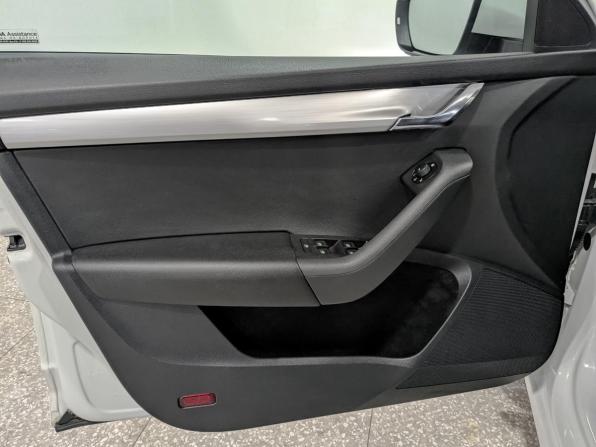 Skoda Octavia III (A7) Рестайлинг с пробегом 2019 года, цена 1 415 000 рублей, 119106 км, лифтбек, Автокод Объявления