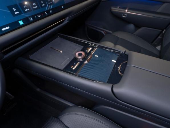 Lynk &amp; Co 900 с пробегом 2025 года, цена 7 800 000 рублей, 25 км, внедорожник, Автокод Объявления