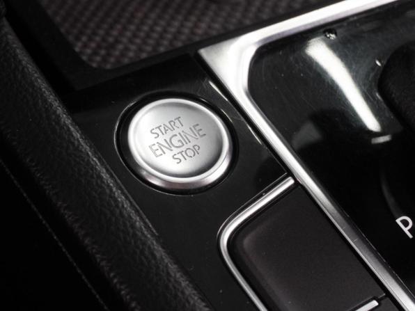 Volkswagen Passat B8 с пробегом 2018 года, цена 2 226 000 рублей, 235397 км, седан, Автокод Объявления