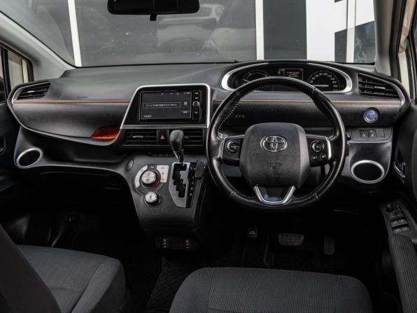 Toyota Sienta II с пробегом 2017 года, цена 1 800 000 рублей, 142686 км, компактвэн, Автокод Объявления