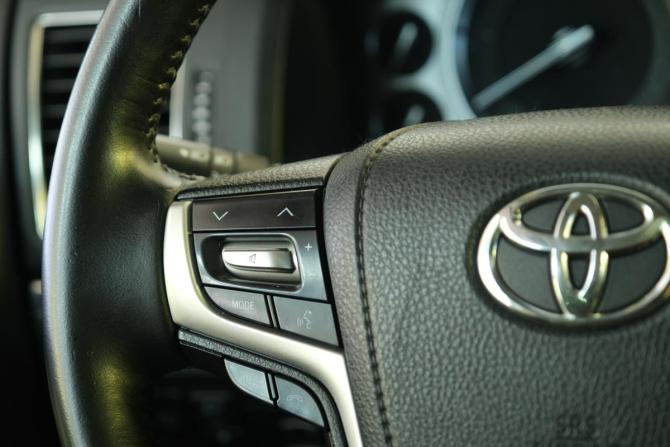 Toyota Land Cruiser 200 Series Рестайлинг 2 с пробегом 2017 года, цена 6 499 000 рублей, 227000 км, внедорожник, Автокод Объявления