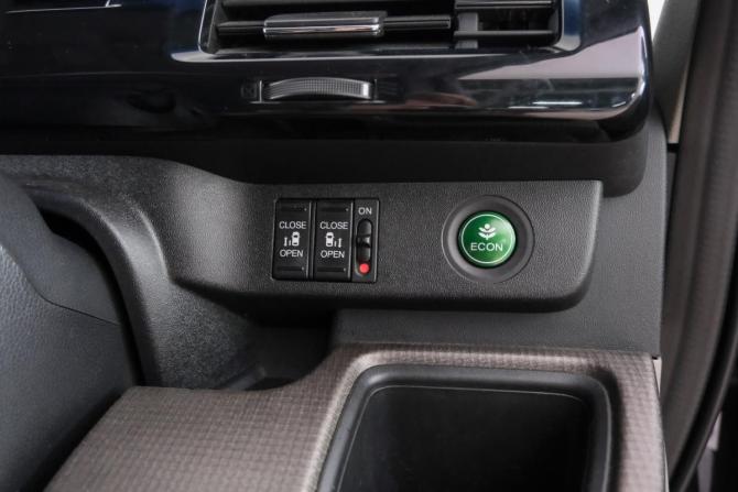 Honda Stepwgn V Рестайлинг с пробегом 2021 года, цена 2 579 000 рублей, 82000 км, минивэн, Автокод Объявления