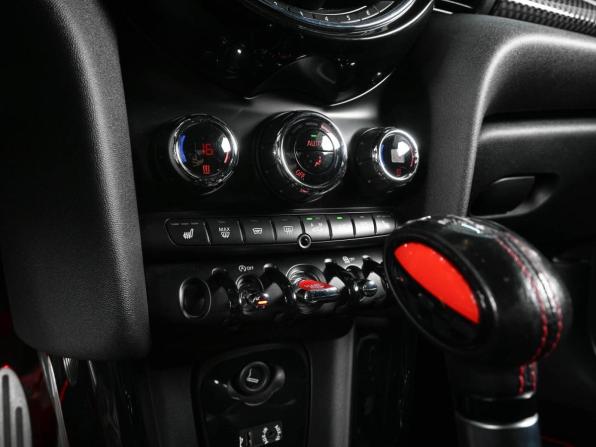 Mini Hatch III (F55/F56) с пробегом 2016 года, цена 2 229 000 рублей, 191512 км, хэтчбек, Автокод Объявления
