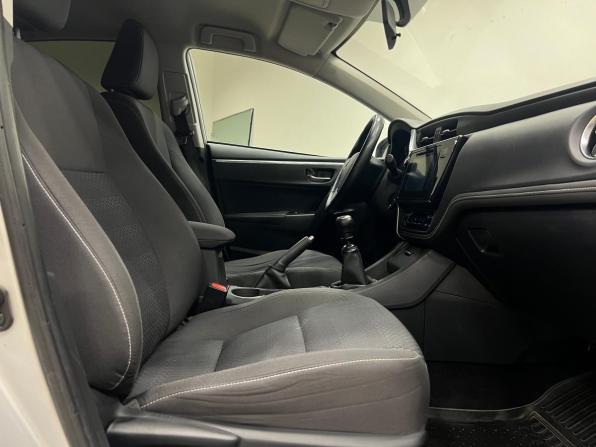 Toyota Corolla XI (E160 E170 E180) Рестайлинг 1 с пробегом 2018 года, цена 1 450 000 рублей, 105500 км, седан, Автокод Объявления