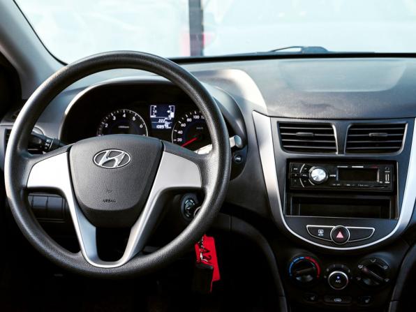 Hyundai Solaris I Рестайлинг с пробегом 2015 года, цена 1 075 000 рублей, 108000 км, седан, Автокод Объявления