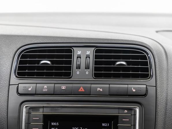 Volkswagen Polo V Рестайлинг с пробегом 2016 года, цена 1 081 000 рублей, 88000 км, седан, Автокод Объявления
