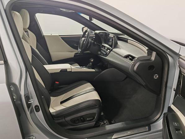 Lexus ES VII Рестайлинг с пробегом 2021 года, цена 4 555 000 рублей, 70321 км, седан, Автокод Объявления